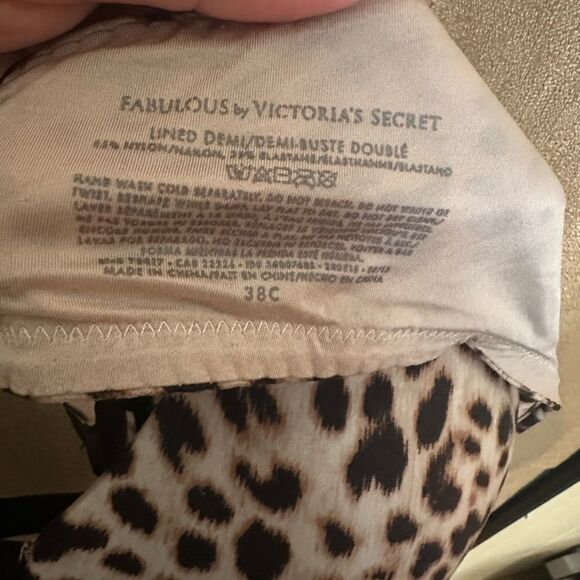 Victoria's Secret Fabulous Leopard Print Bra - Picture 4 of 5
